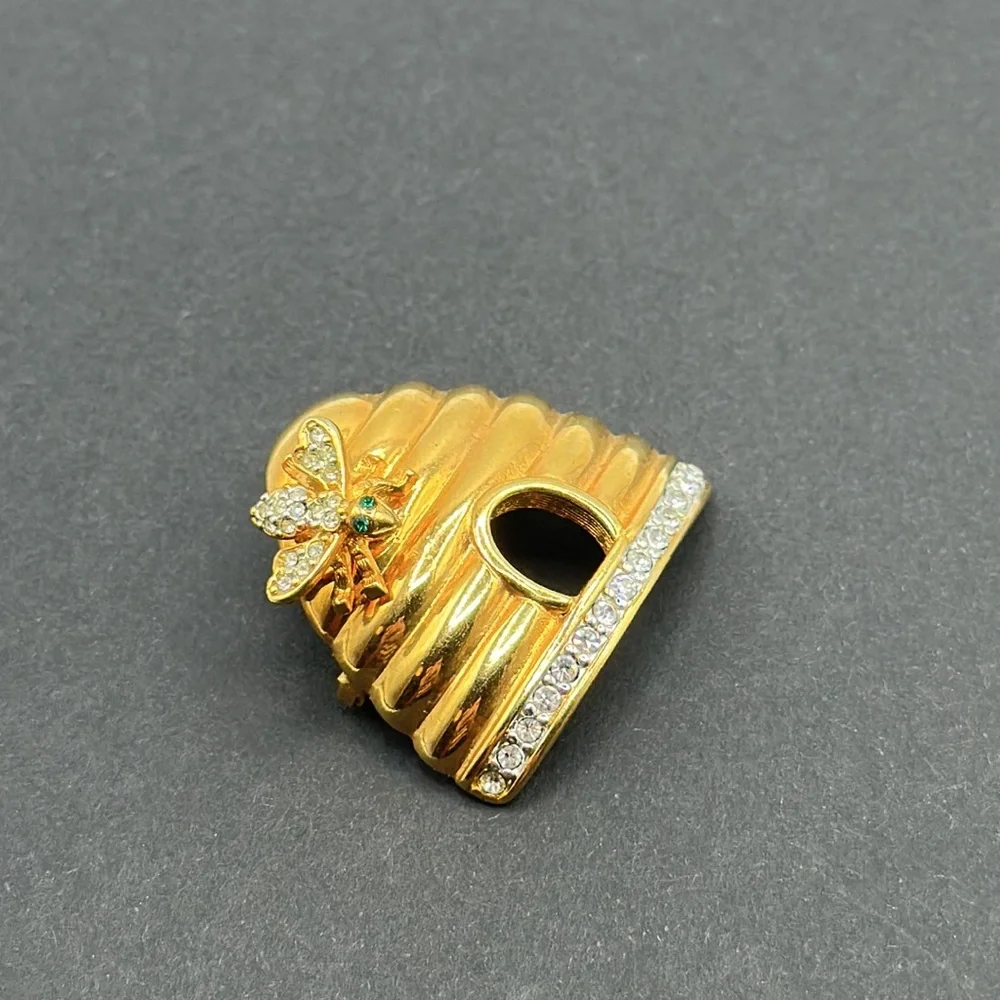 1980's Joan Rivers Gold Plated‎ Bee Hive Brooch